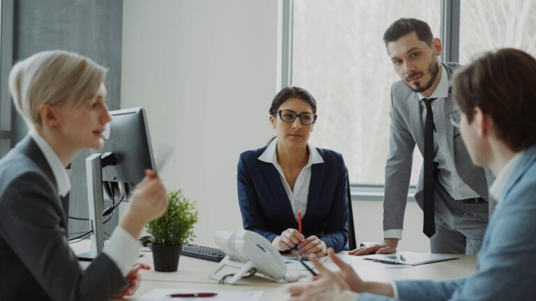 Geschäftsbesprechung im Konferenzraum – Consulting für Unternehmen