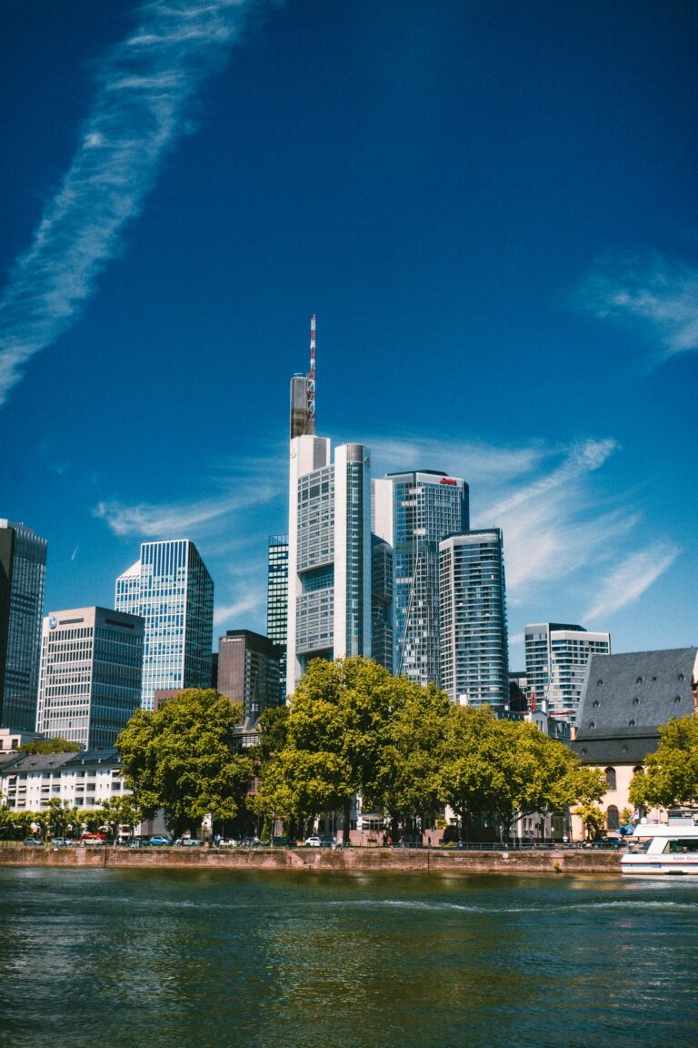 Skyline von Frankfurt am Main – Finanzierung für Unternehmen im Rhein-Main-Gebiet